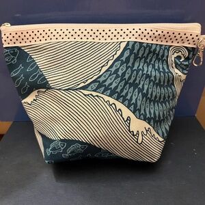 NWOT Hawaiian design cosmetic bag travel pouch